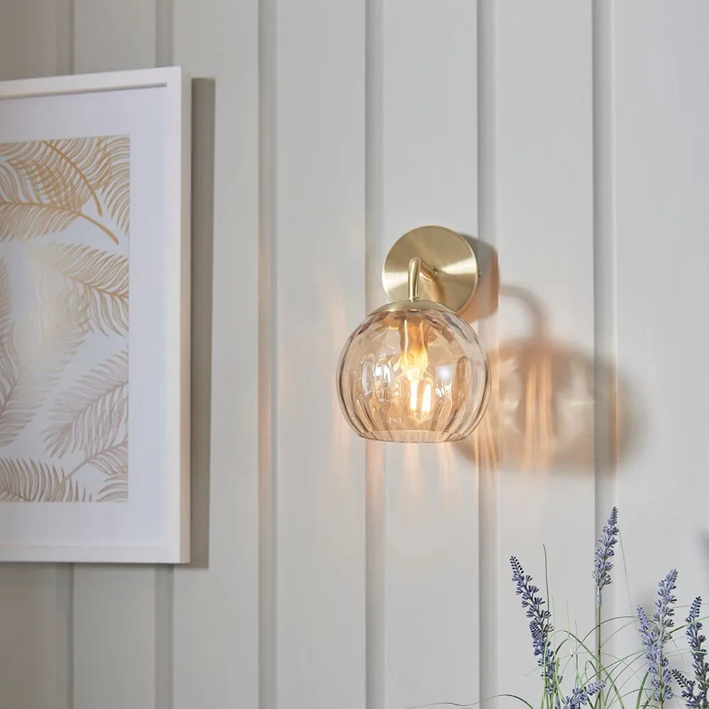 Amber 1Lt Wall Light - Champagne / Brass Finish